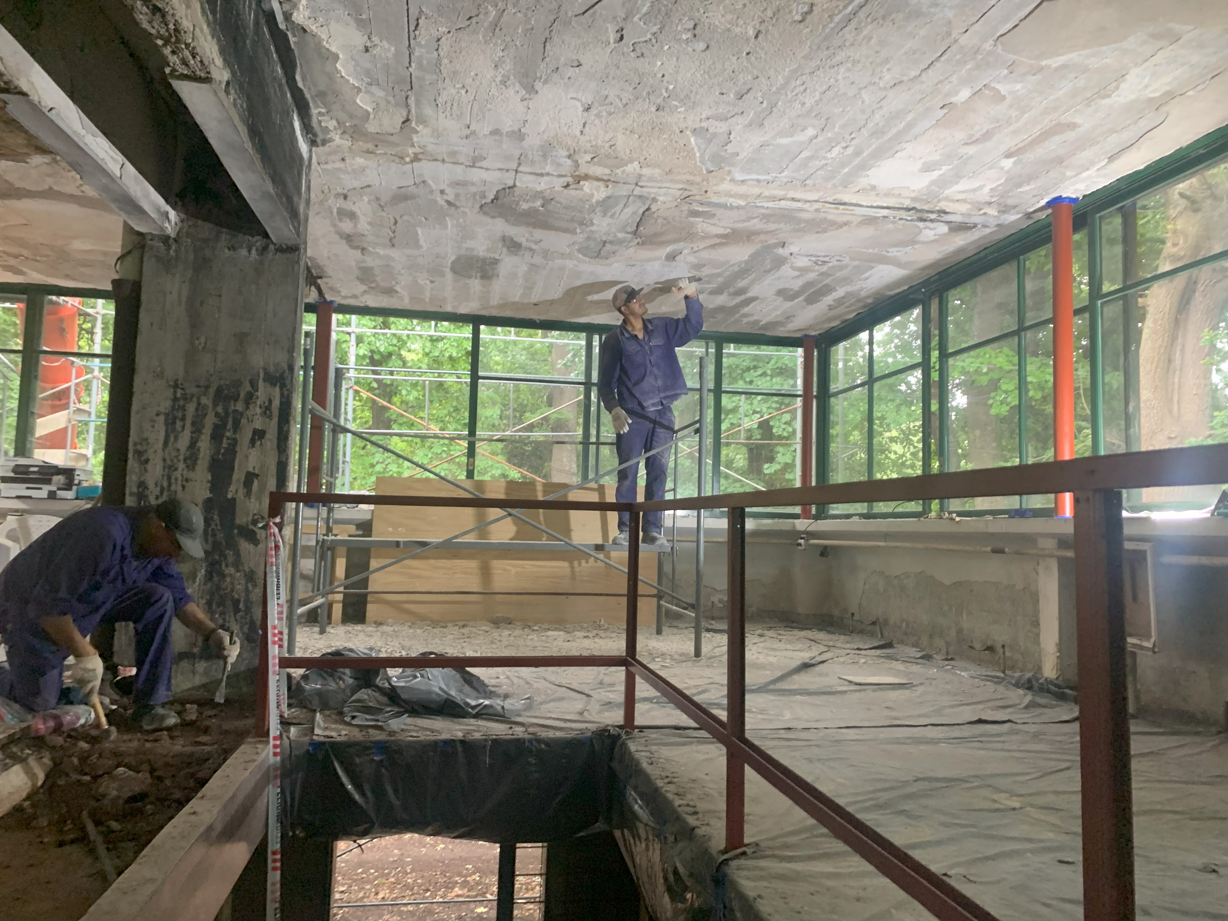 Restoration process at Casa sobre el Arroyo