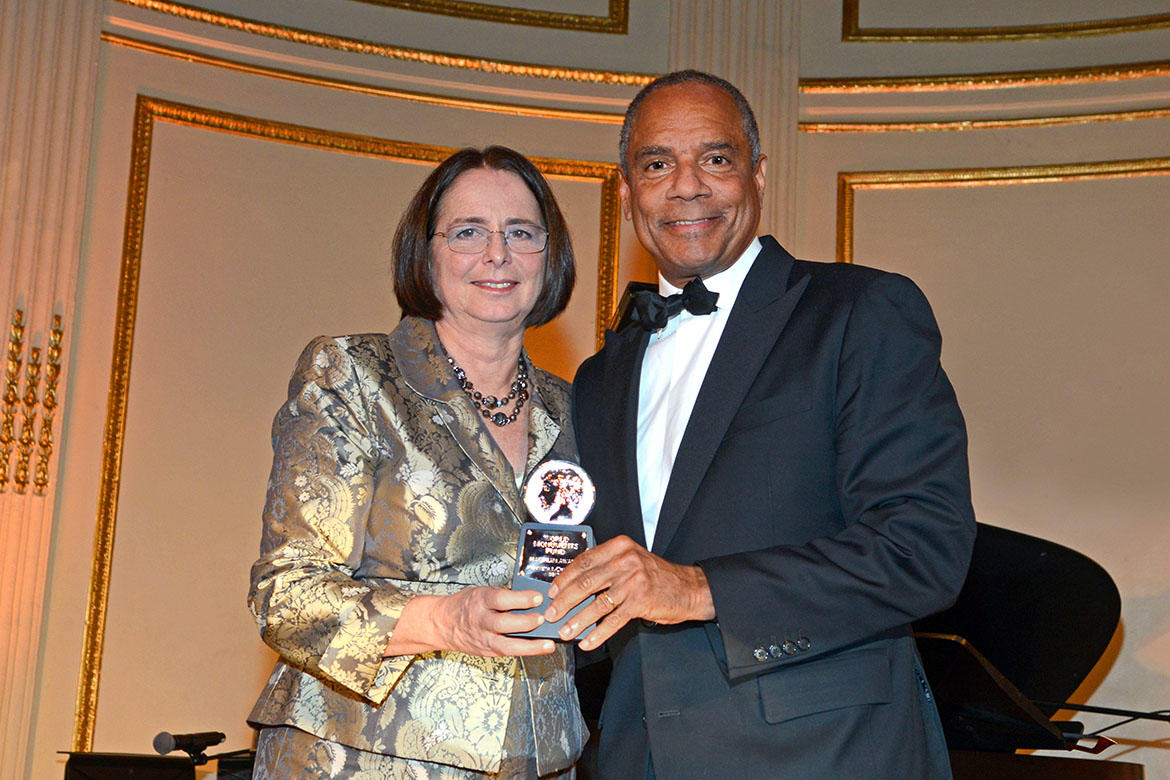 Bonnie Burnham presents Hadrian Award to Kenneth Chenault, 2012