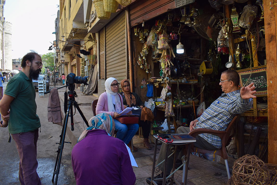 Conducting interviews at Taht al-Rab Market, 2021. 
