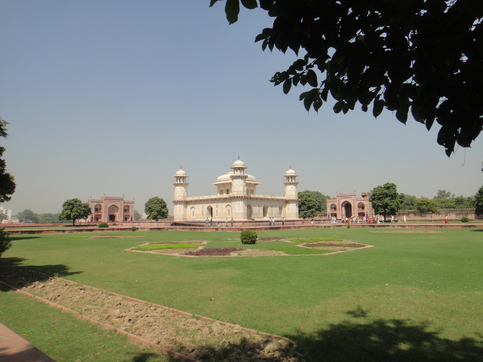 The Garden of the Tomb of I'timad-ud-Daulah, prior to conservation.