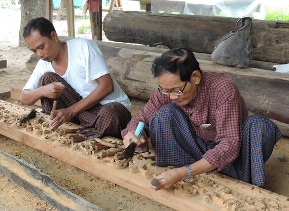 U Kan Khyun, right, with a woodcarver at Shwe-nandaw Kyaung.