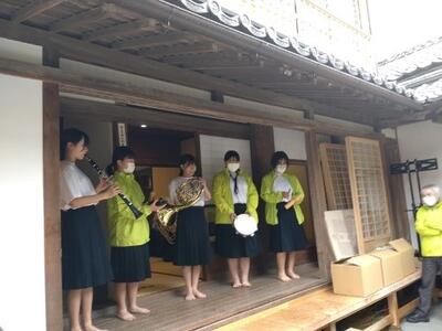 Students from Uwajima Junior High School perform during Watch Day at Konishi Honke in Iwamatsu, April 25, 2022.