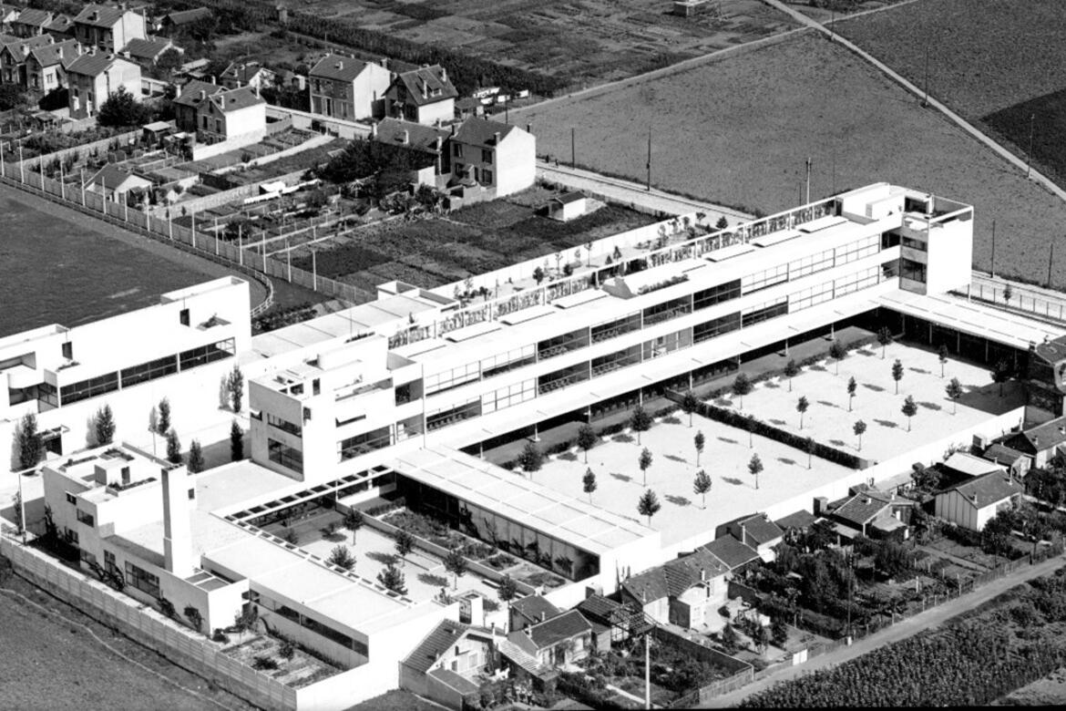 Archive: Aerial image of the Karl Marx School in 1933, the year of its inauguration. Photo Courtesy of Jean-Louis Cohen 