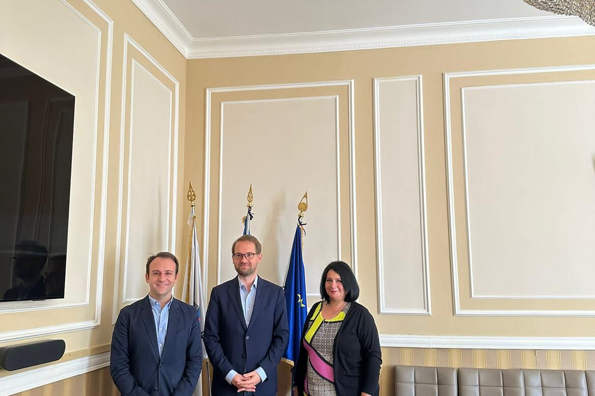 Program Manager Javier Ors Ausín, the Mayor of Timişoara Dominic Fritz, and the President of the Jewish Community of Timișoara, Luciana Friedmann, after a meeting in the City Hall of Timişoara. 