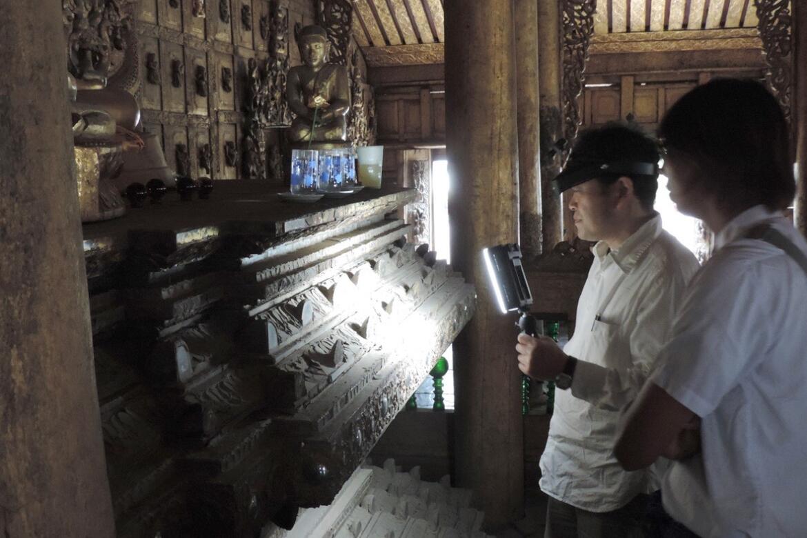 The Buddha Throne being examined in 2015, the first assessment by  Yoshi Yamashita, one of the world's authorities of lacquer decorations and their conservation.