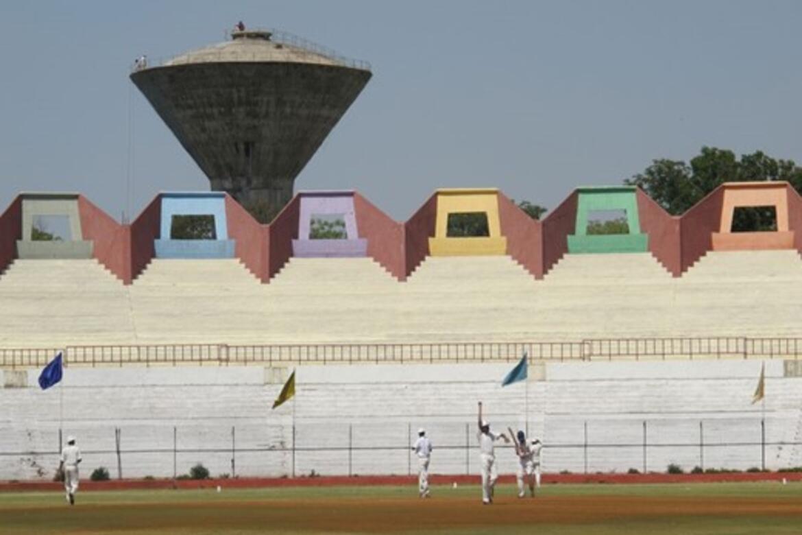 Cricket match at Sardar Vallabhbhai Patel Stadium, India. Photo credit: Carlo Fumarola. 