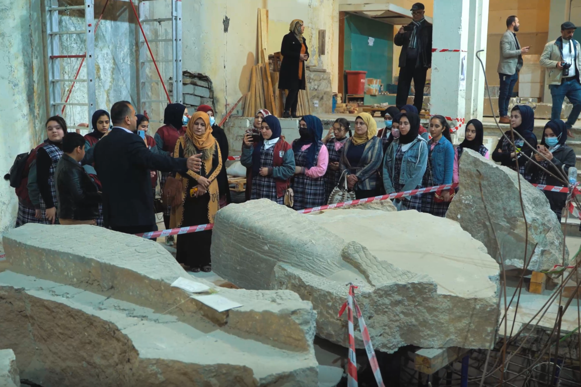 Zaid Ghazi Saadallah speaking to a group of visiting students at the Mosul Cultural Museum, Iraq.