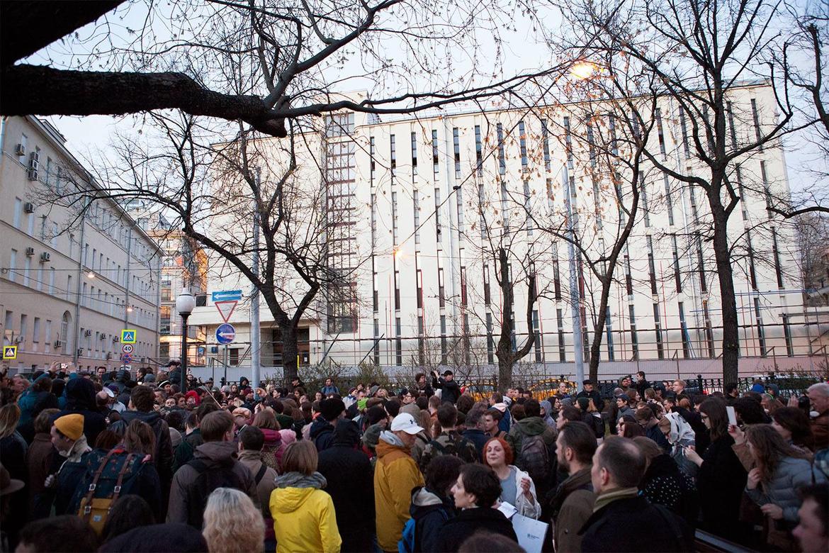Despite the protests of hundreds of local advocates, Taganskaya telephone station was demolished unexpectedly on a holiday weekend, April 2016.