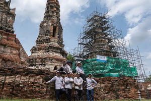 Conservators at Wat Chaiwatthanaram, 2017.