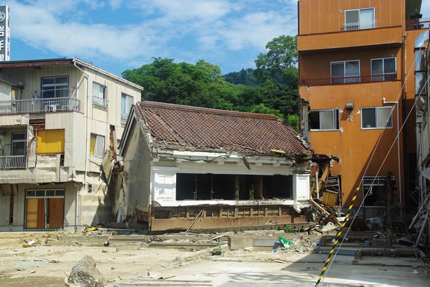 Kakuboshi store after earthquake