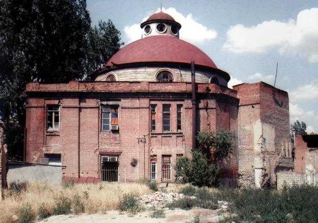 Tbilisi Synagogue, view of damage caused by earthquake, 2002