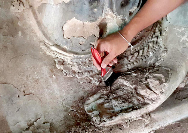 Cleaning of a large Buddha sculpture, November 2016