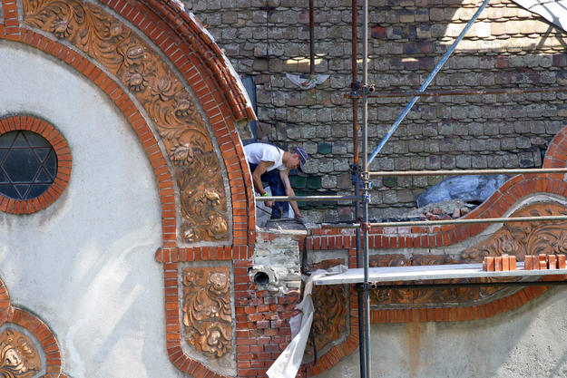 Restoration and repair of the gables and drainage system, 2007