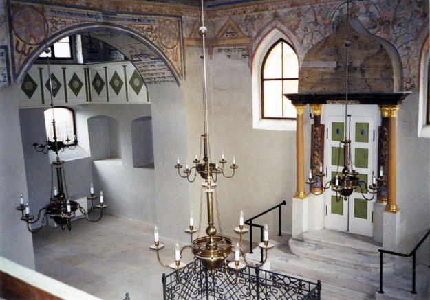 The vault of the main hall from the east, 2002