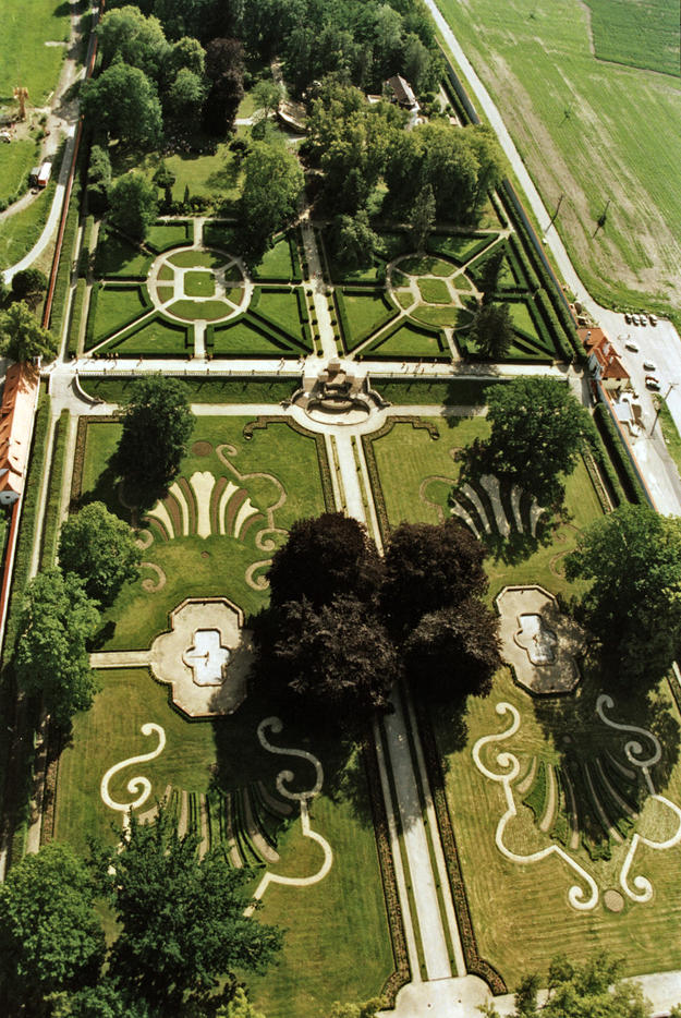 Aerial view of the Cascade Fountain, 1995