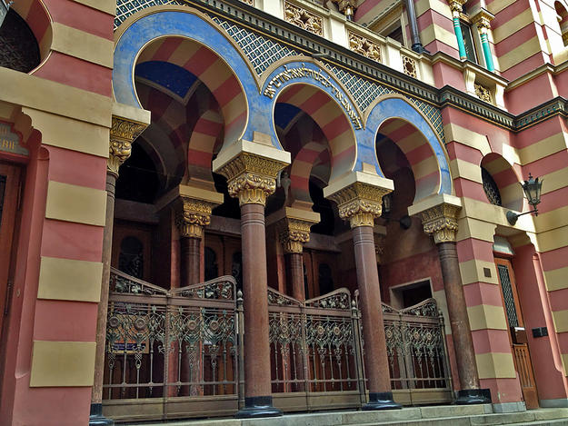 Entrance with an Art Nouveau stylization of the Moorish style, 2013