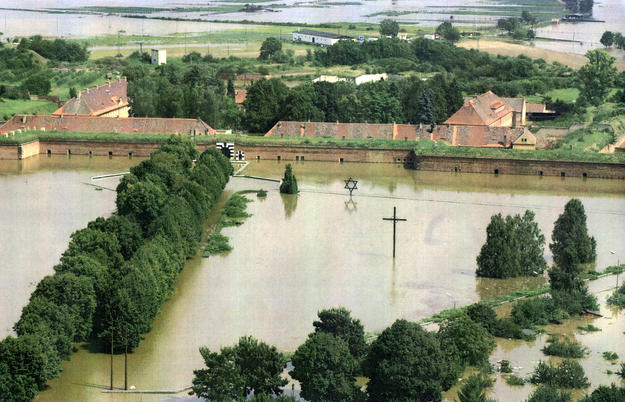 Aerial view after the flood, 2002