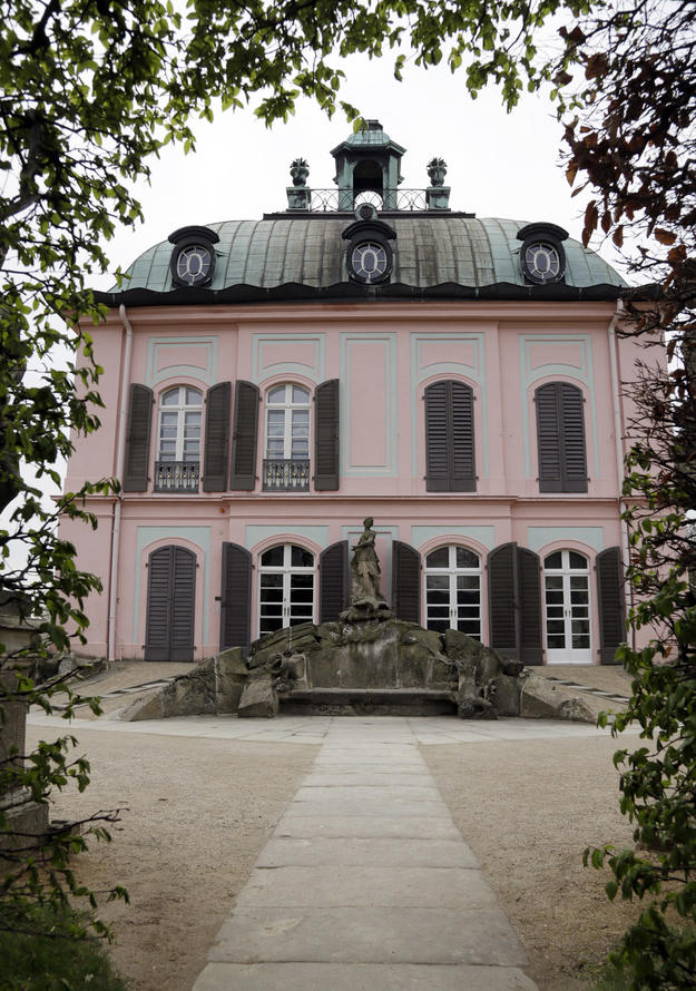 Façade of the eighteenth-century hunting lodge, 2013