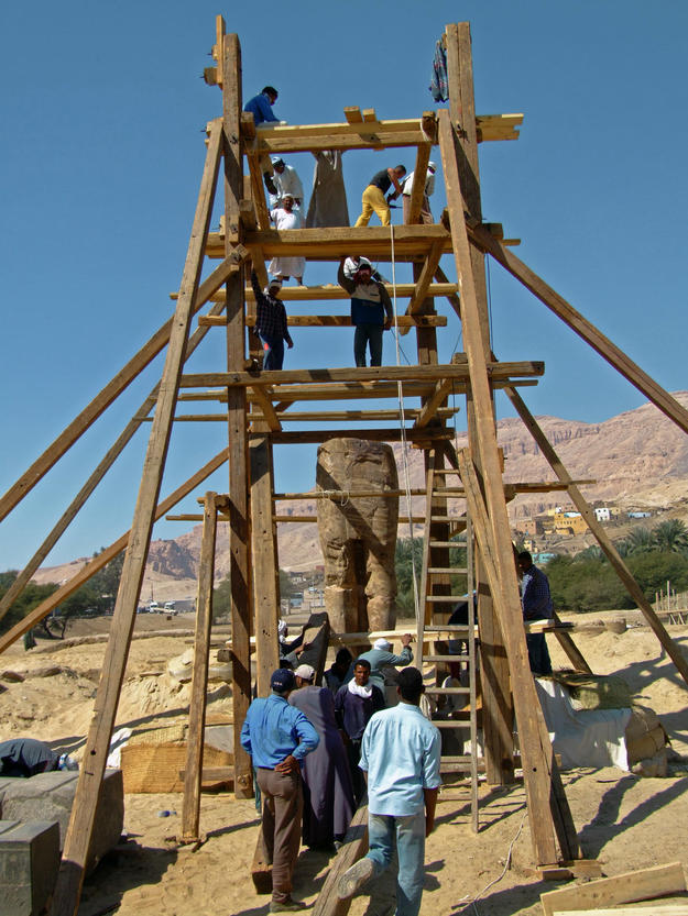 Reassembly of a statue , 2008