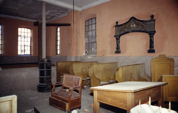 Simple interiors are common to buildings in the Alsace region , 1995