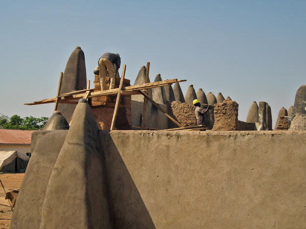Conservators work to preserve traditional Sudanese mud-brick architecture, 2010