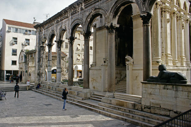 Peristyle, East Colonnade, 2000