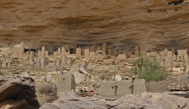 Earth-brick dwellings in front of the cliff, 2009