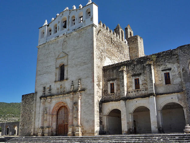Main access to the Monastery of Los Santos Reyes, 13/08/2008