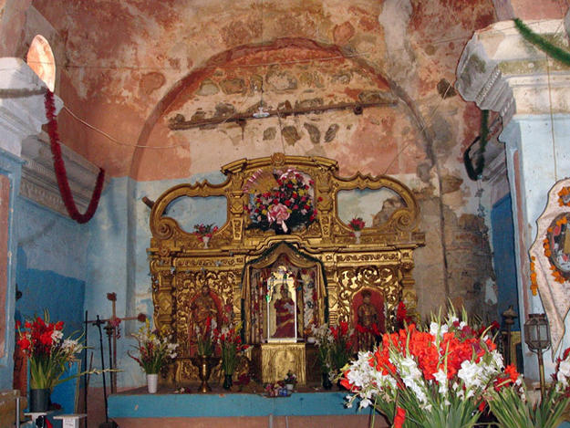 View of the apse, back wall and the main altarpiece of the temple., December 2005