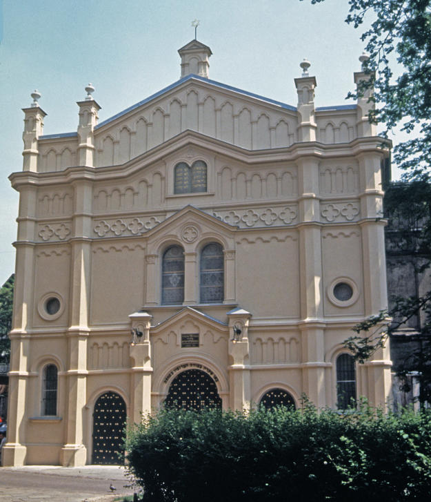 Façade after conservation, 1996
