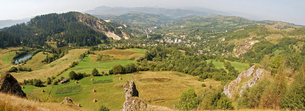 An overall view of the landscape and the town of Roșia Montană from a peak to the east, 2009