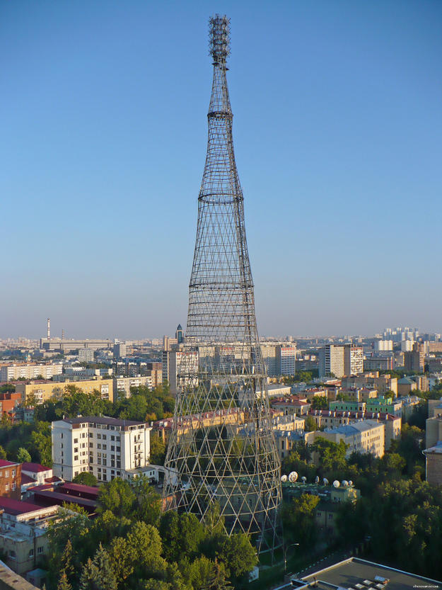 A view of the Shukhov Tower from the north, with its surrounding neighborhood, 2011