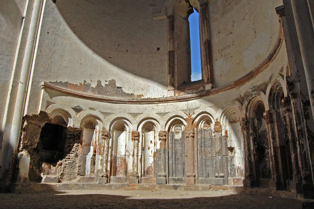 Niches in the apse east interior wall, 2009