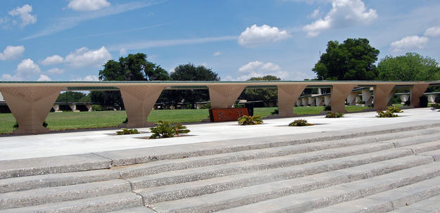 The Esplanade linking the Annie Pfeiffer Chapel to the Children of the Sun Visitor Center, 2009