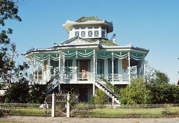 A steamboat house in the Holy Cross Neighborhood of the Ninth Ward, 2005