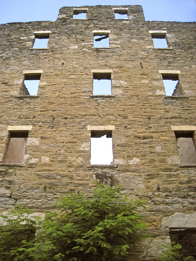 The ruins of the Stone Barn, 2009
