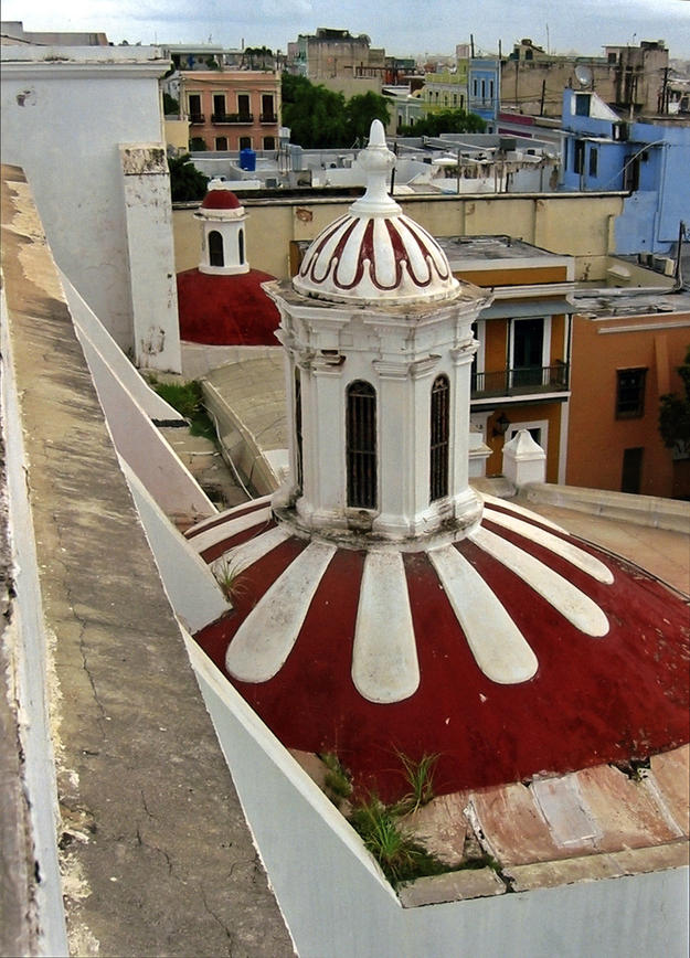 The roof of the Capilla del Rosario showing water damage, 2002