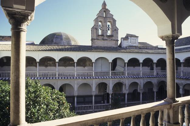 View of the main cloister of the Convent of Santa Inés, 2011