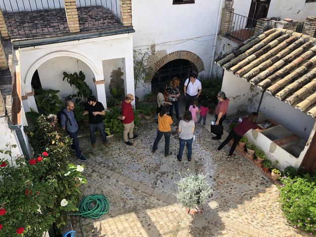 Visitors to the housing cooperative located at 12 Calle Montero, 2018.
