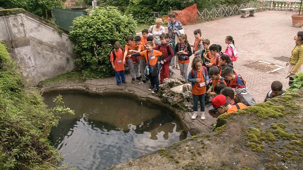 Local students visit the basin in teatro delle Fontane before conservation works begin, 2016