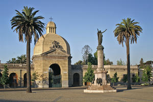 The main entrance to the General Cemetery of Santiago, 2006