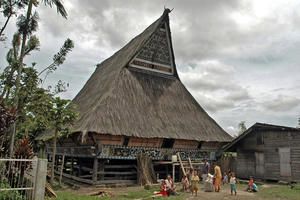 The house, approximately 350 years old, restored by the Lingga village intiative, is the house of the former raja’s family. Lingga village now has a population of approximately 700 families, mostly farmers, who sell their produce, including cabbages, carrots and oranges, in Kabanjahe and Berastagi. There are two elementary schools (TK); for higher education students go to Kabanjahe and later, if possible, to Bandung, Java.  The village has only nine traditional houses left standing; nineteen have been lost in the past twenty years., 8 September 2008