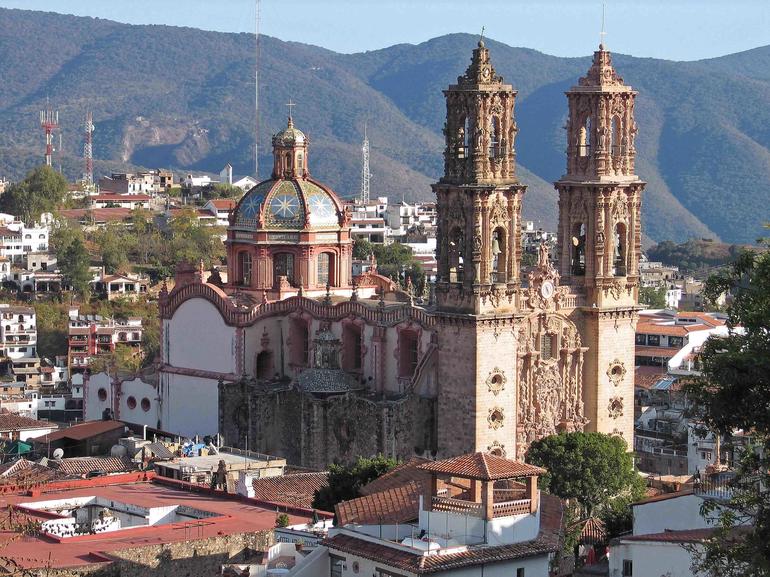 Exterior of the eighteenth-century church of Santa Prisca in Taxco de Alarcón, during conservation.