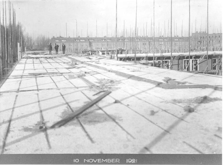 Justus van Effen during construction, November 1921