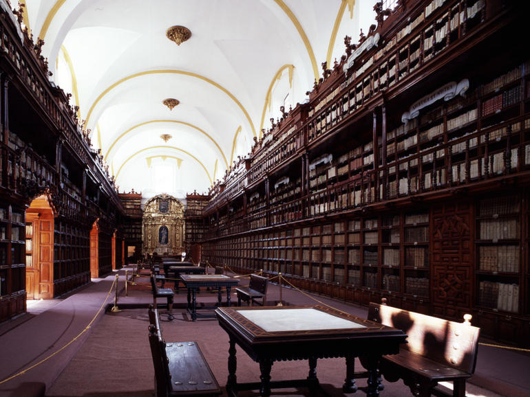 General view of the Palafoxiana Library, the oldest public library in the Americas.